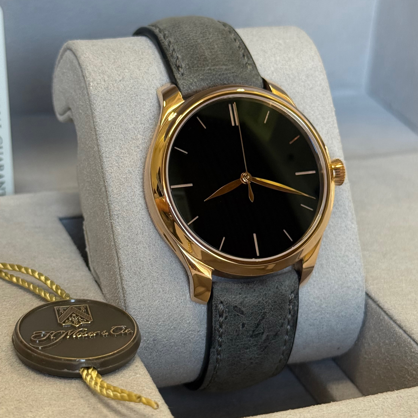 H. Moser & Cie. Endeavour Centre Seconds Vantablack 1200-0411 – 2023