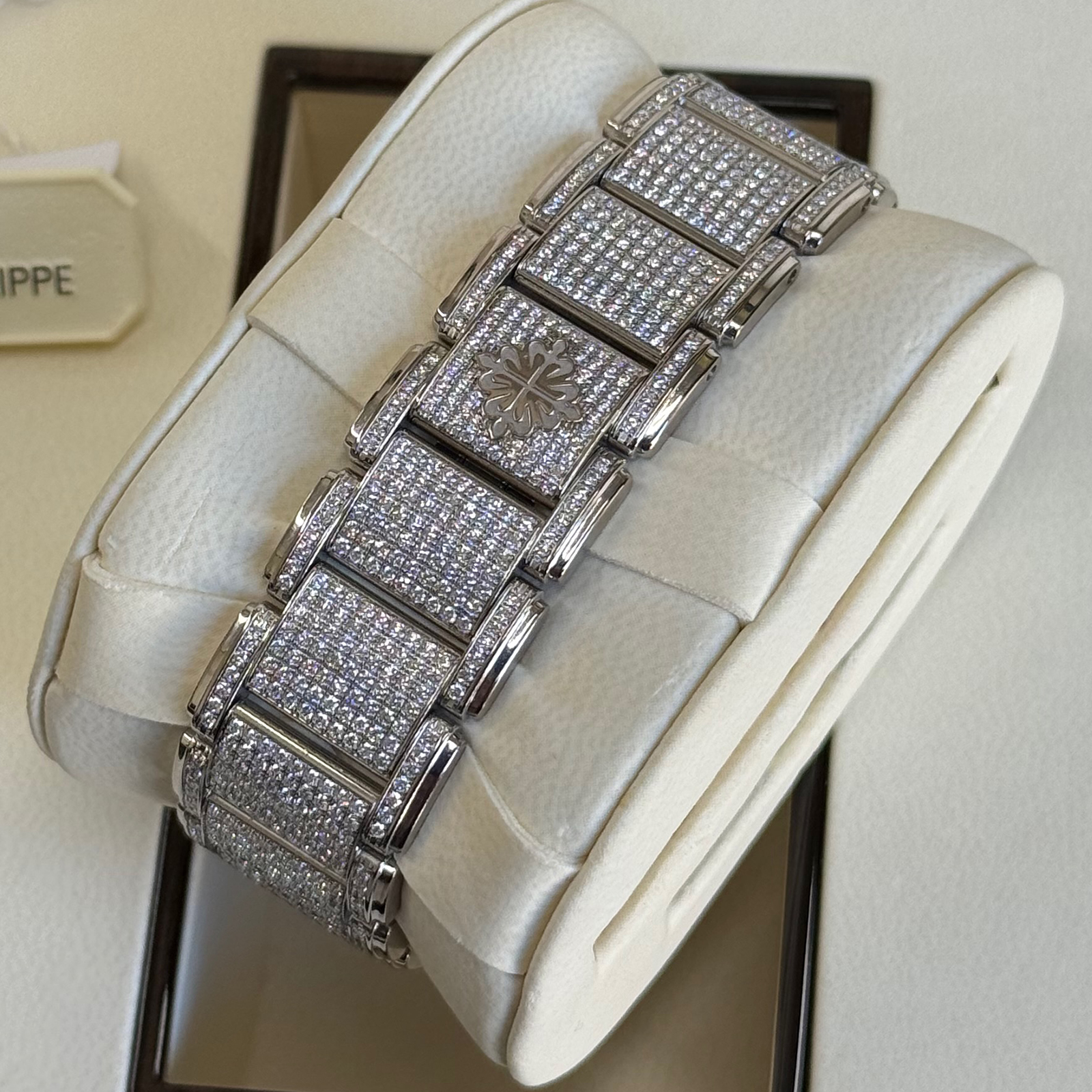 Patek Philippe 4909/50G Full Set - Image 4