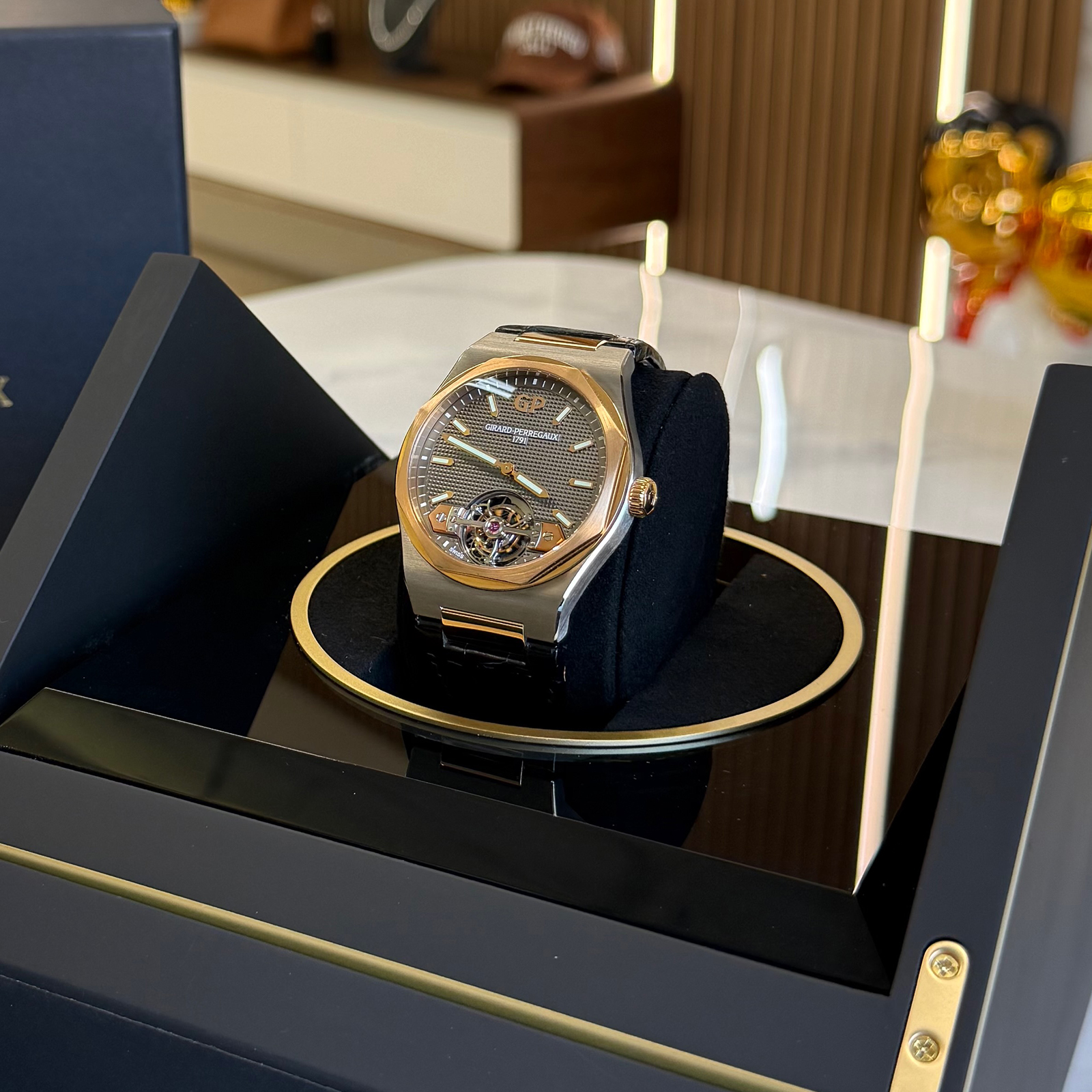 Girard-Perregaux Laureato Tourbillon - Image 7