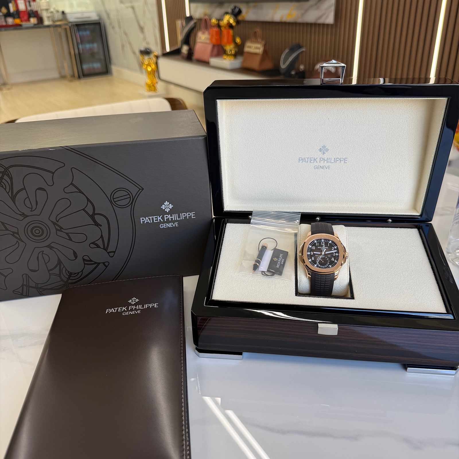 Patek Philippe Aquanaut 5164R Full Set - Image 5