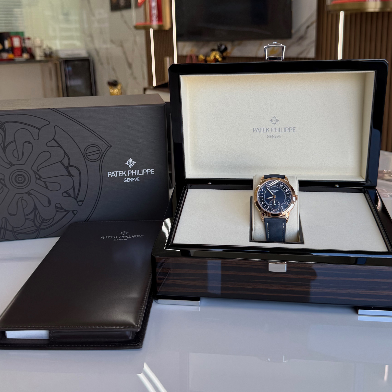 Patek Philippe Calatrava 5224R Blue – 2023 - Image 5